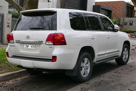 Toyota Land Cruiser J200 Facelift 2013 2013 2017 Specs And