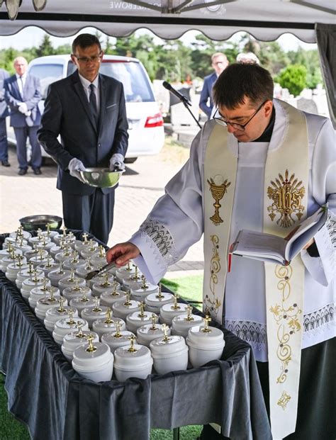 Pogrzeb dzieci zmarłych przed narodzeniem na cmentarzu przy ul