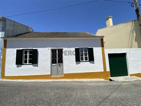 Moradia Casa de Campo T2 à venda em Largo do Rossio SUPERCASA