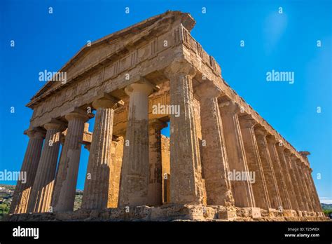 El Templo De La Concordia El Valle De Los Templos Agrigento Sicilia