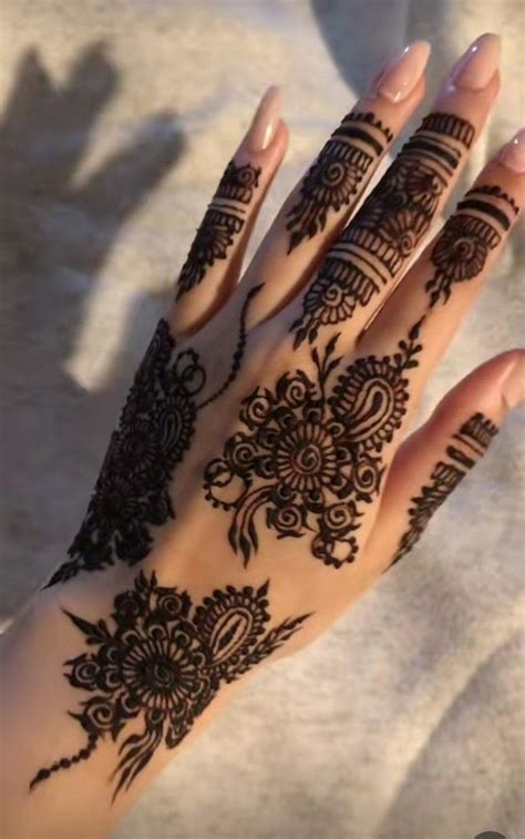 Pin By Zahra Xlherz On Aesthetic Mehndi Simple Henna Tattoo Latest