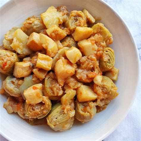 Guiso De Sepia Con Alacahofas Y Patatas Receta Deliciosa Y Saludable