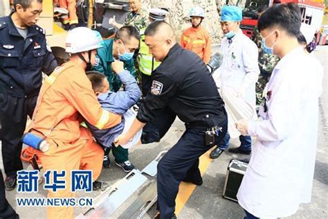 貨車「強吻」大山駕駛員被困 貴州紅橋消防成功救援 每日頭條