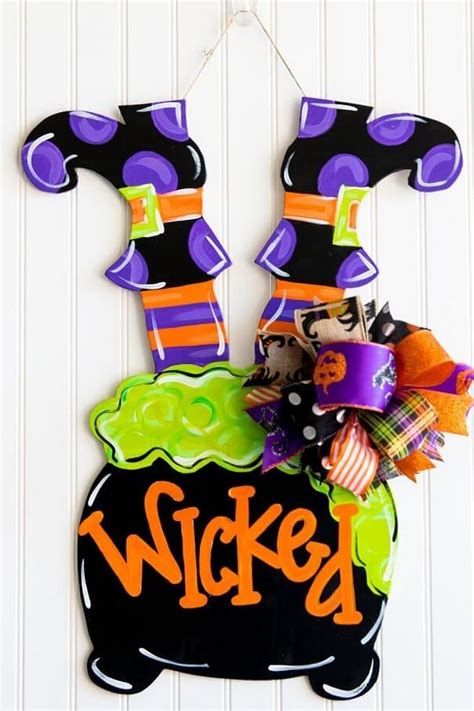 Halloween Door Hangers - DIY Wooden Door Hangers | Munchkins Planet