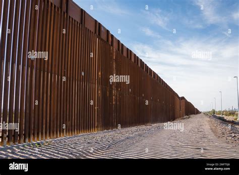 US - Mexican border wall - Arizona Stock Photo - Alamy