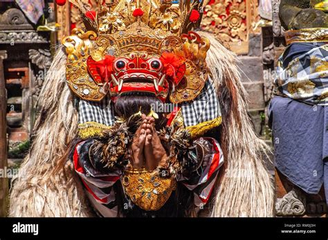 Bailes Barong Y Kris Tradicional Danza Balinesa Ubud La Isla De Bali