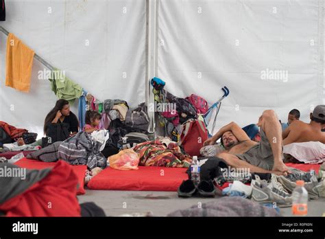 Mexiko Stadt Mexico Th Nov Central American Migrants Rest In