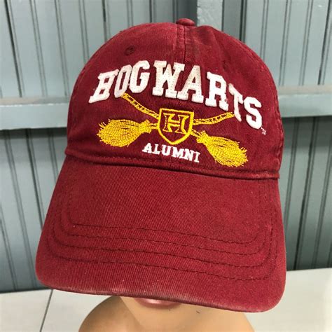 Harry Potter Hogwarts Alumni Red Retro Strapback Base Gem