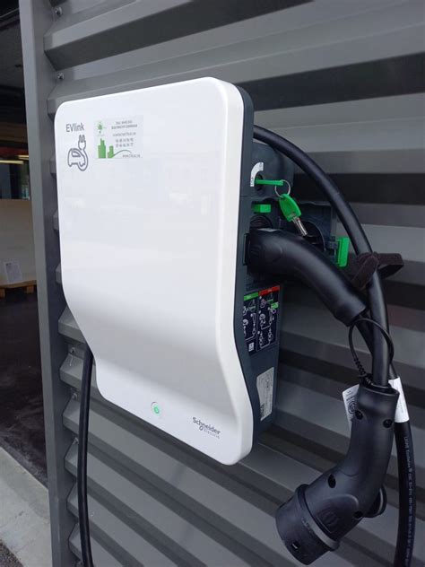 Borne de charge pour véhicules électriques 17elec fr