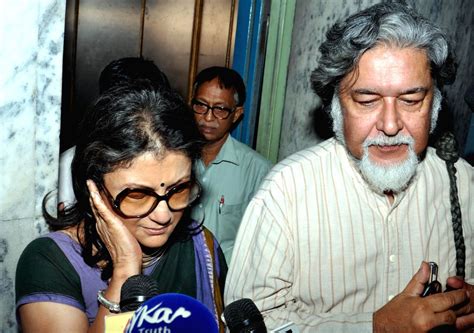 Aparna Sen Appears For Questioning In Saradha Scam