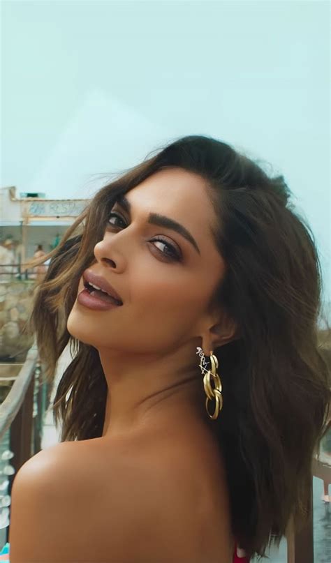 Pin By Rohit Wagh On Dipika Padukonehot Deepika Padukone Hot Deepika Padukone Style