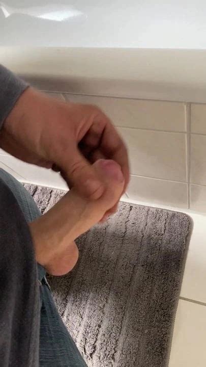 Heimlich Im Badezimmer Gewichst Gay Porn C Xhamster