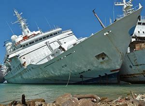 Scrapping of Famous "Love Boat" Cruise Ship Kills 2 and Injures 8