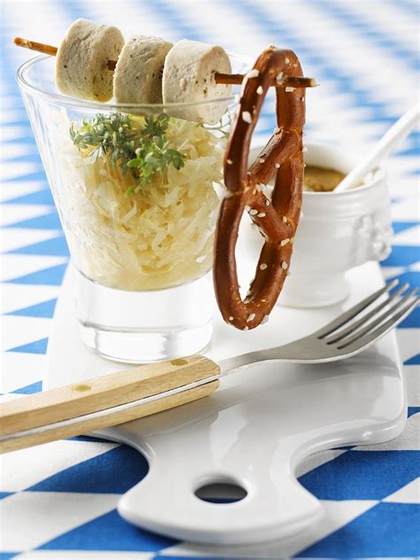 Sauerkraut mit Weißwurst und Brezel Rezept EAT SMARTER