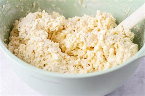 Easy Buttermilk Biscuits {Just 4 Ingredients!} – Mrsfriday