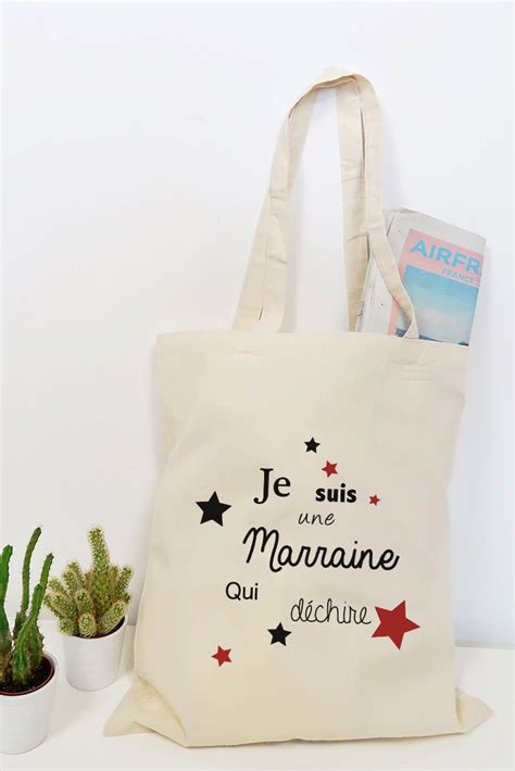 Cadeau Marraine personnalisez le tote bag Marraine qui déchire en