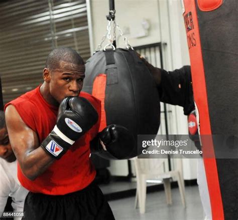 Boxer Floyd Mayweather trains at Las Vegas Boxing Gym on June 11,... News Photo - Getty Images