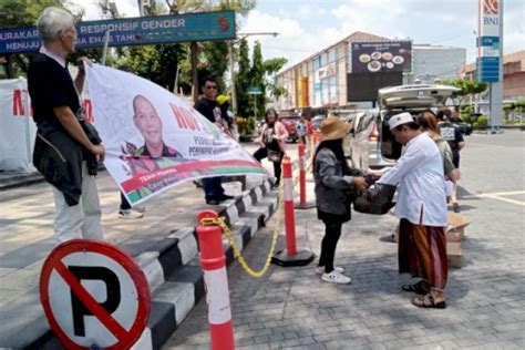 Relawan Hopinge Teguh Bambang Rutin Bagikan Ratusan Nasi Kotak Rmol