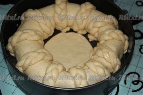 Красивый пирог из дрожжевого теста с начинкой: 16 фото в рецепте