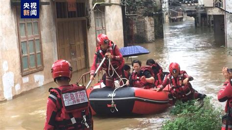 暴雨致广西贺州多地内涝 消防转移疏散群众117人救援人员房屋