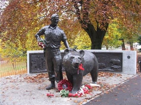 20 Images of Corporal Wojtek, the Polish Bear and Hero of WWII.