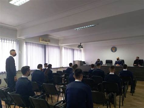 FOTO 18 viitori poliţişti au depus jurământul militar în cadrul unei