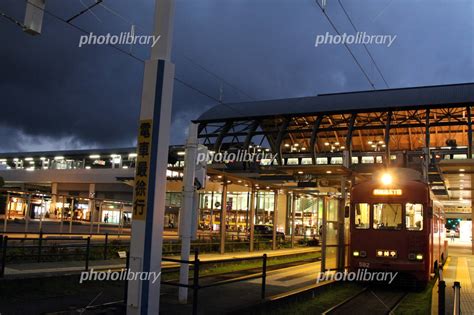 高知駅南口と駅前広場 写真素材 5266455 フォトライブラリー Photolibrary