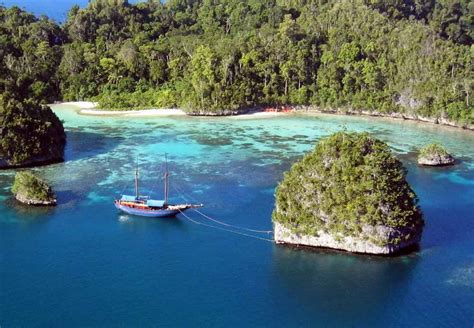 The Very Indigenous Papua – Visit Indonesia – The Most Beautiful ...