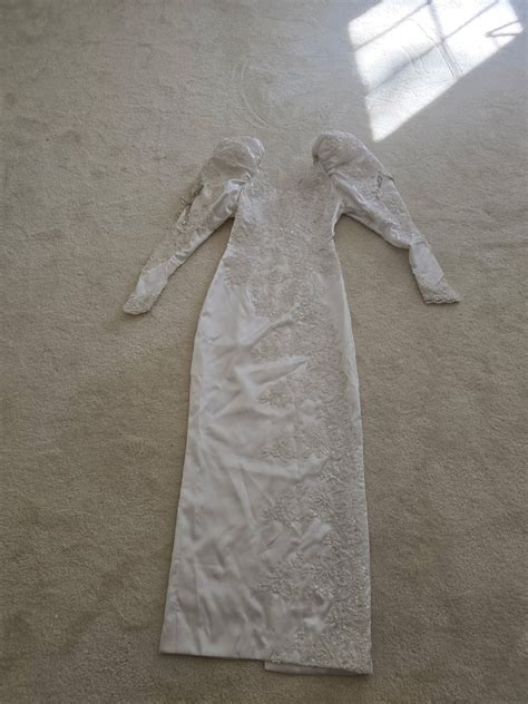 Used wedding gown circa 1990 - Gem