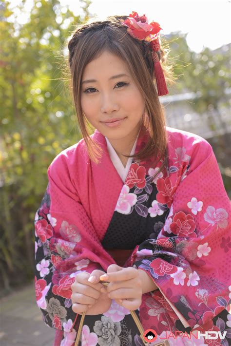 Horny Japanese Model Yui Shiina Posing In Sexy Kimono Photos