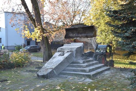 W Byczynie zburzono pomnik Wdzięczności Armii Czerwonej To inicjatywa