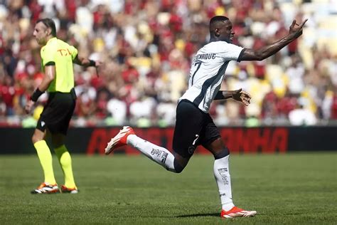 Botafogo Vence O Flamengo E Assume Lideran A Do Campeonato Brasileiro