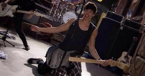 Calum Hood Facts | 250 Facts About 5SOS - The Fact Site