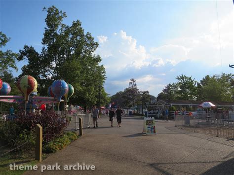 Entrance at Lake Winnepesaukah | Theme Park Archive