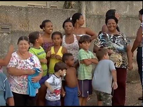 Moradores De Oliveira Reclamam De Rua Esburacada YouTube