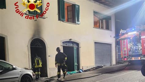 Due Morti In Un Incendio A Bagno A Ripoli Vicino Firenze Coppia Di