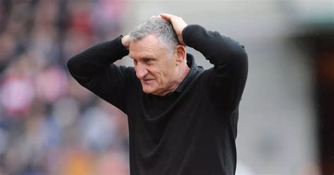 Tony Mowbray Apologises To Sunderland Fans With His Team At Their