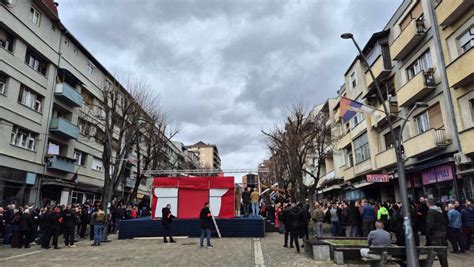 Veliki Skup U Kosovskoj Mitrovici Penziju Sam Itav Ivot Sticao Ne