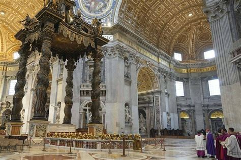 Cardinal Performs Rite To Restore Vatican Altar Desecrated By Mans Naked Protest The Ashcroft