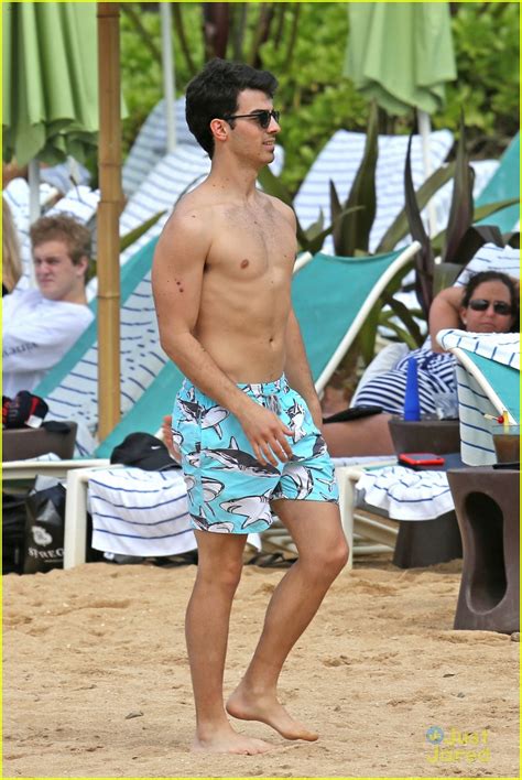 Full Sized Photo Of Joe Jonas Shirtless Frisbee Hawaii 25 Joe Jonas Shirtless Frisbee Game In