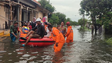 Banjir Semarang Bank Indonesia Jawa Tengah Berikan Bantuan 1 Ton Beras