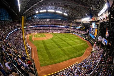 Miller Park Facts and Photos | Milwaukee Brewers Guide to Baseball Betting