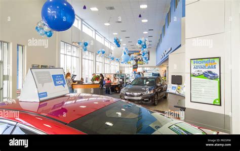 Honda Dealership Auto Showroom Stock Photo Alamy