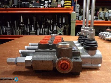 Машините - ръчен хидравличен разпределител