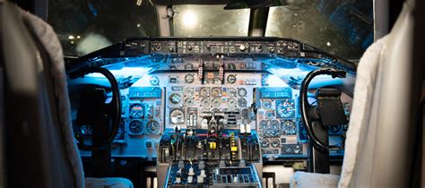 MD-80 Cockpit | CR Smith Museum