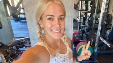 Carrie Underwood Shares Post-Workout Selfie Showing Off Six-Pack