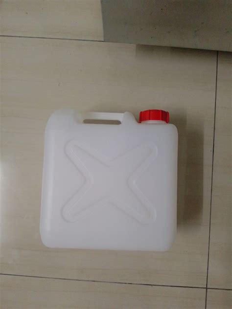 Gallon Water Jerry Can Litter Everything Else Others On Carousell