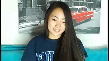 Cute Asian Babe Gets Naked On Webcam XNXX