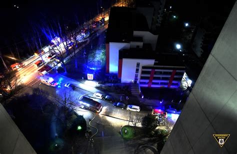 Mann stirbt bei Zimmerbrand im Hochhaus Einsatzbericht München