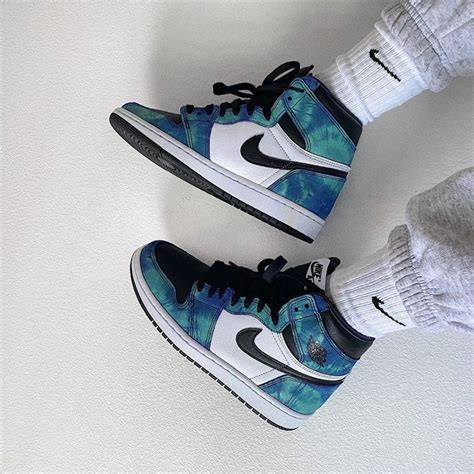 Air Jordan 1 High OG Tie Dye Blue Black White